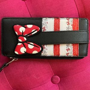 Minnie Mouse card holder wallet.